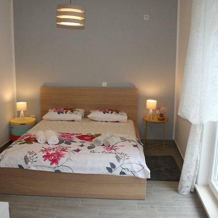 Room With Garden Split Bagian luar foto