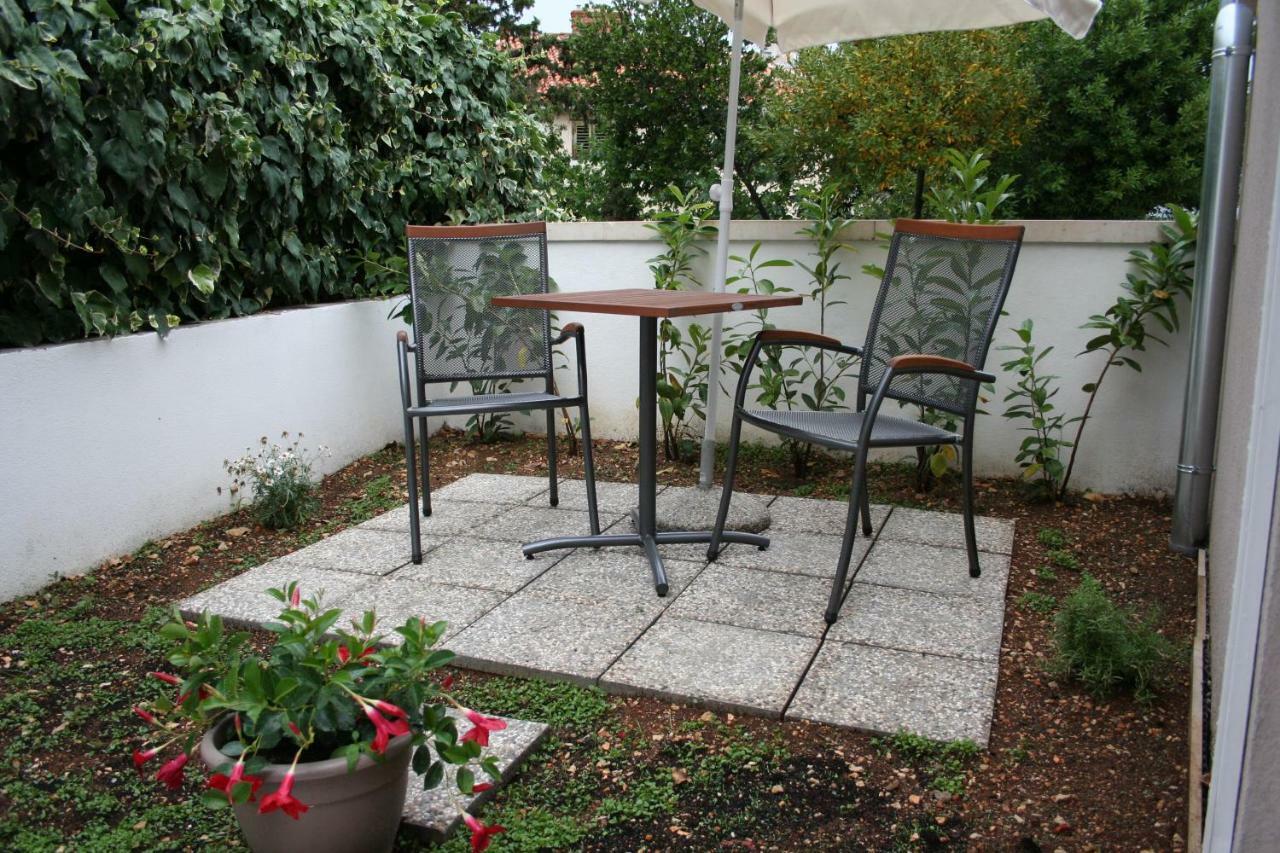 Room With Garden Split Bagian luar foto