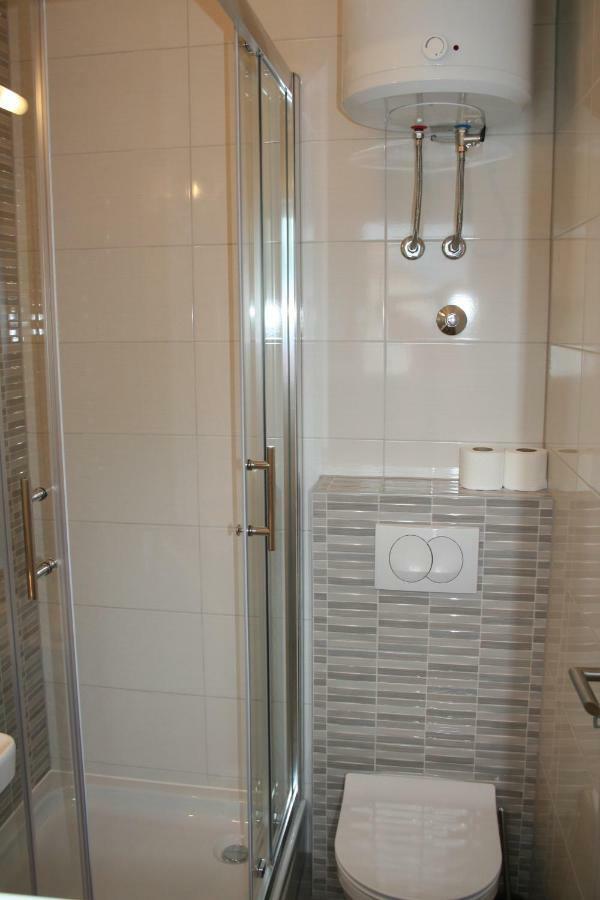Room With Garden Split Bagian luar foto