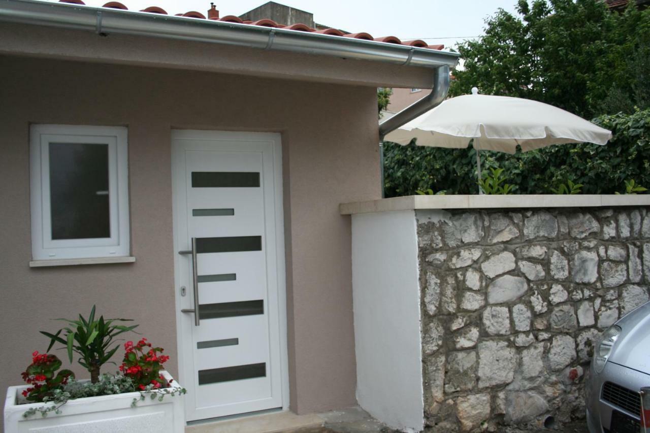 Room With Garden Split Bagian luar foto