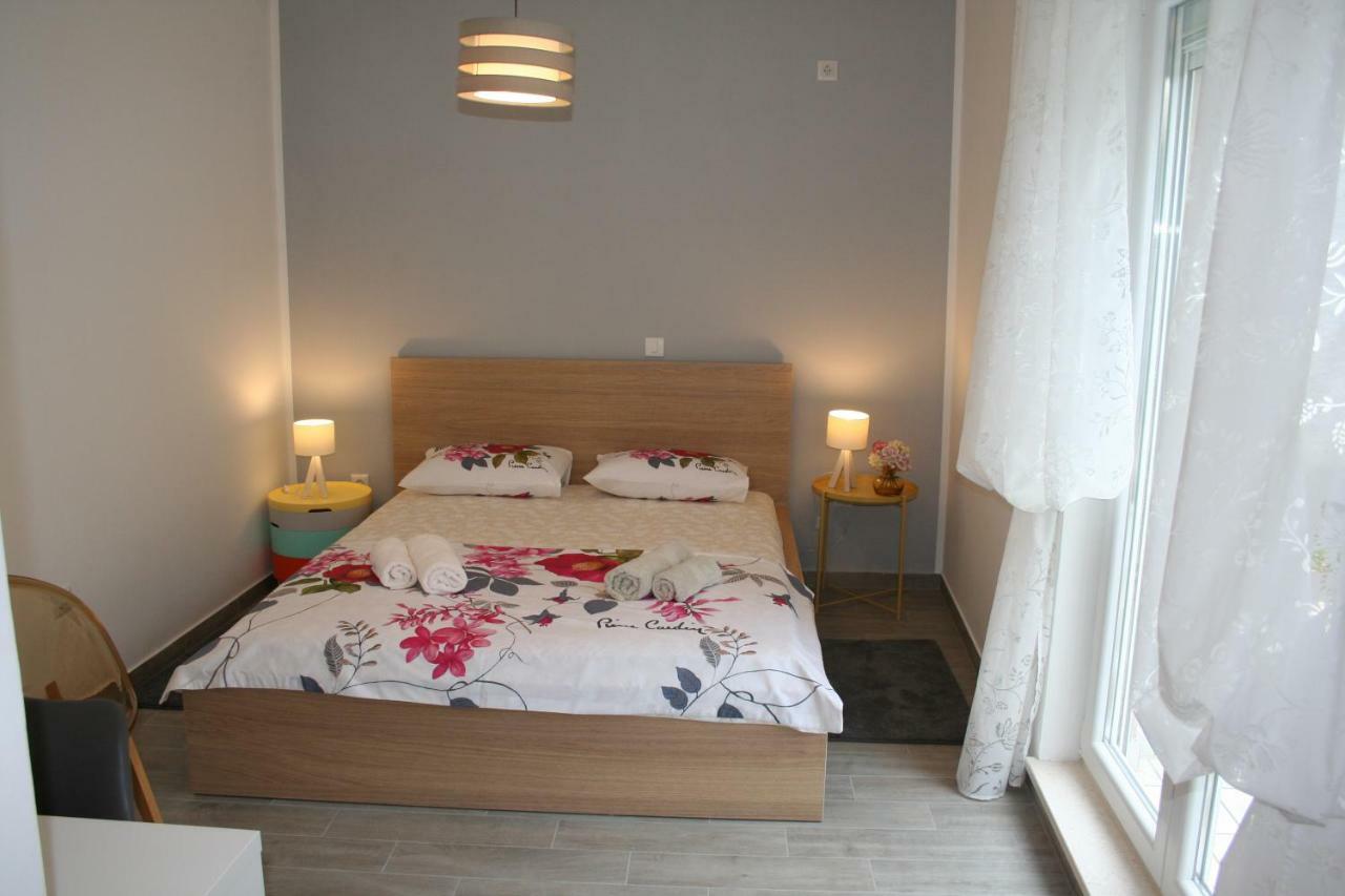 Room With Garden Split Bagian luar foto