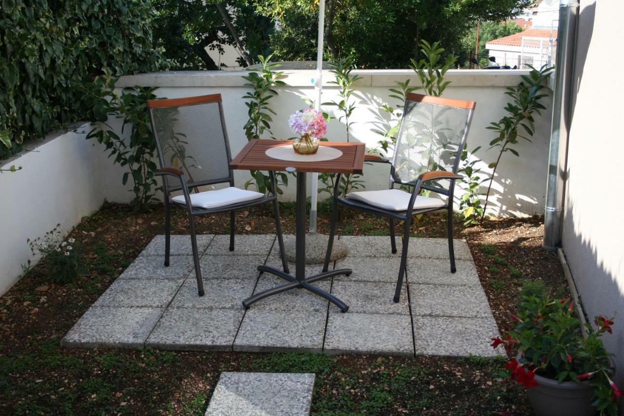 Room With Garden Split Bagian luar foto