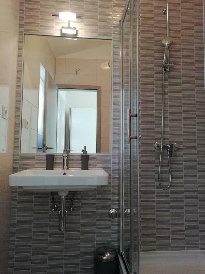Room With Garden Split Bagian luar foto