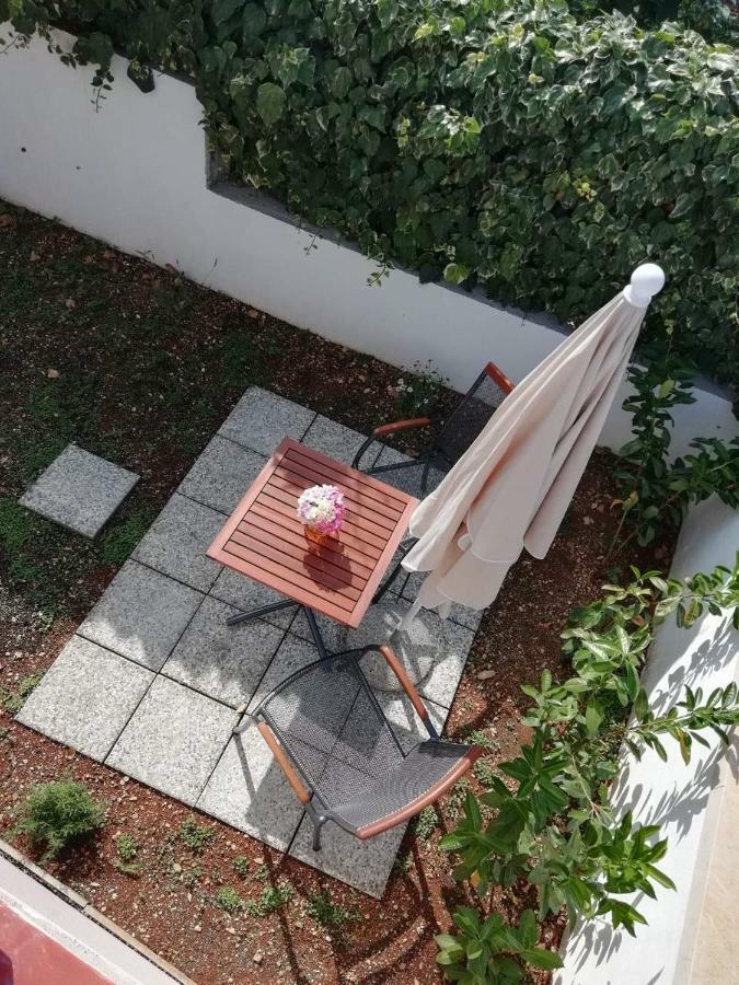 Room With Garden Split Bagian luar foto